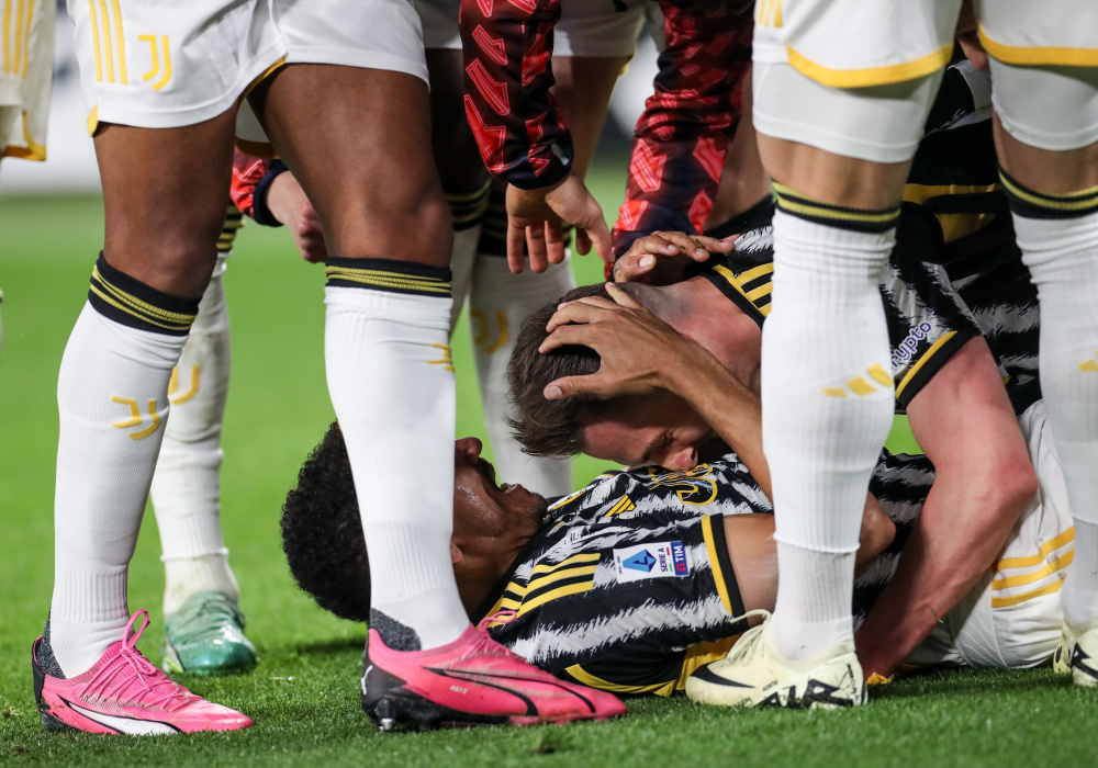 九游体育官网-关于萨拉赫与90激战尤文图斯分钟亚特兰大赛后内部沟通，巴黎圣日耳曼今晚临场应变看傻球迷的信息